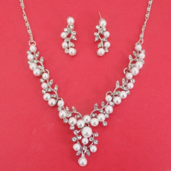 White pearl and crystal necklace and earring set in a V shape neck design, - Picture 3 of 8